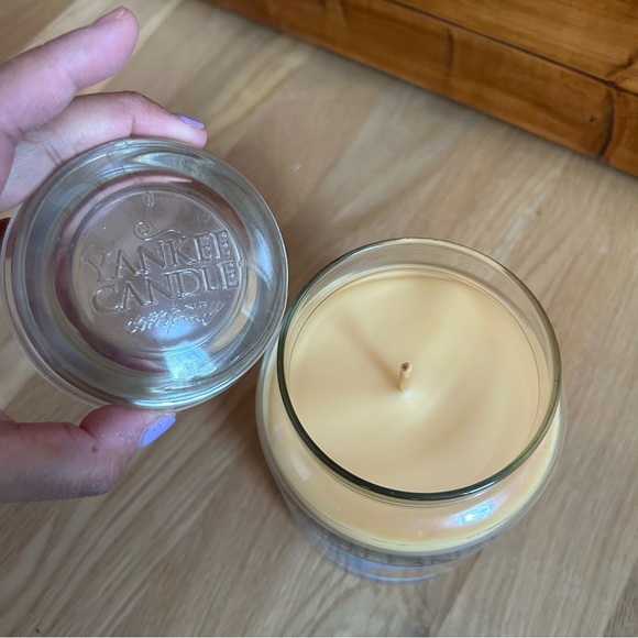 Yankee Candle Large Jar Candle 22oz -Trefoils Girl Scout Cookies - Picture 5 of 5